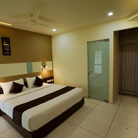 Iron Bridge Cove Villa Meppadi ภายนอก รูปภาพ