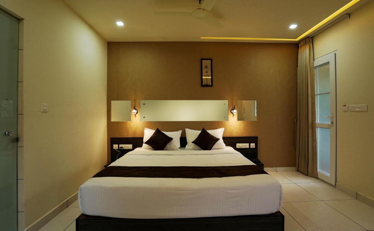 Iron Bridge Cove Villa Meppadi ภายนอก รูปภาพ